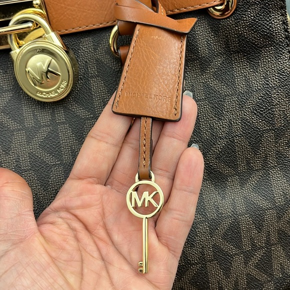 MK Hamilton Logo Tote/Shoulder bag - Picture 10 of 12